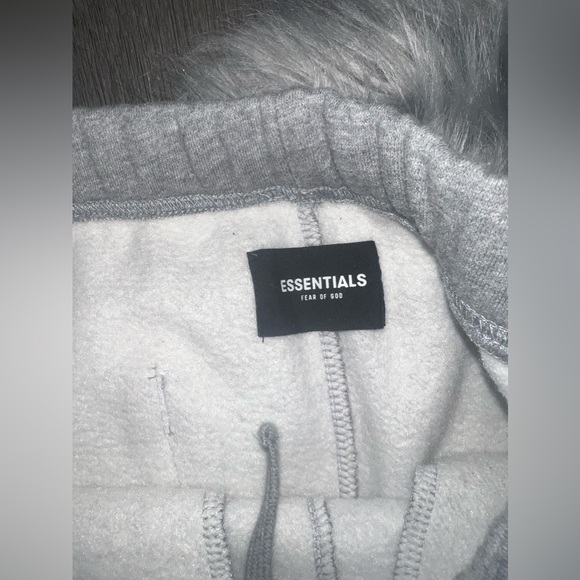Essentials - Fear of god women’s  Grey sweatpants. Worn once! Size S. - Picture 2 of 4